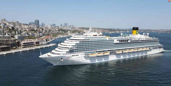 Dev Kruvaziyer Gemisi ‘Costa Venezia’ İ̇stanbul’a Yanaştı