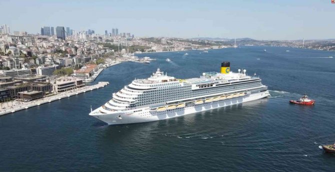 Dev Kruvaziyer Gemisi ‘Costa Venezia’ İ̇stanbul’a Yanaştı