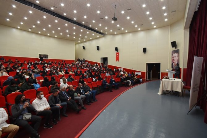 Rektör Ünal: “Z Kuşağının Teknolojiye İlgisini Başarıya Dönüştürmek İstiyoruz”