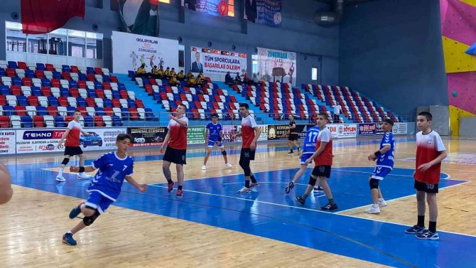 Yıldızlar Hentbol Türkiye Şampiyonası Zonguldak’ın Ev Sahipliğinde Sürüyor
