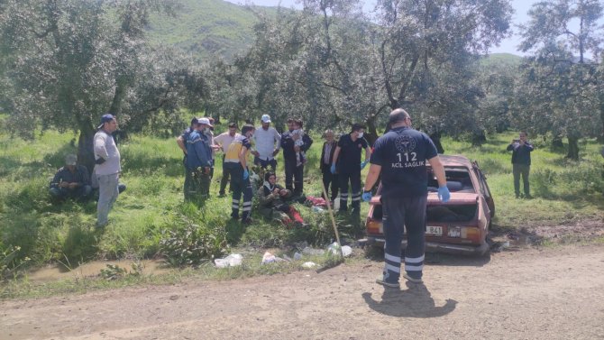 Otomobil Zeytinliğe Daldı: 2’si Çocuk 4 Yaralı