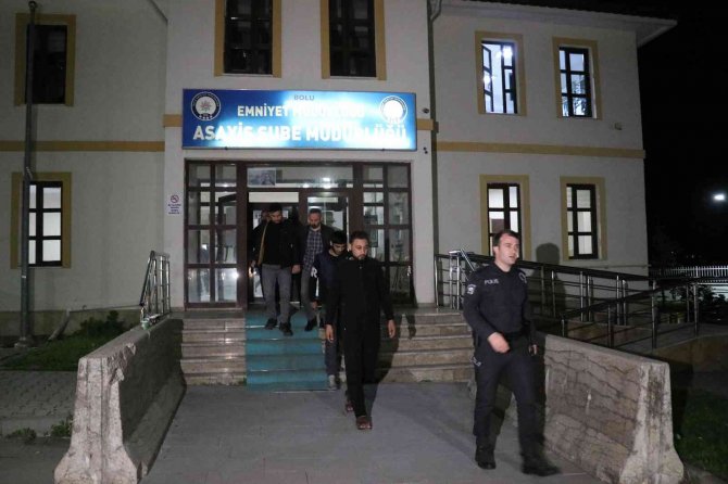 Sakarya’da Kardeşini Öldüren Zanlı, Yabancı Uyruklu 5 Kişiyle Birlikte Bolu’da Yakalandı