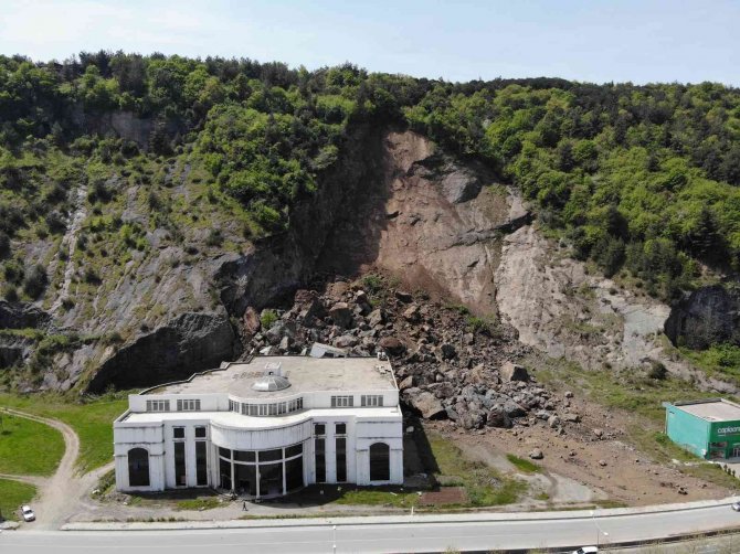 Samsun’da Heyelan: Dağ Akıp Geldi