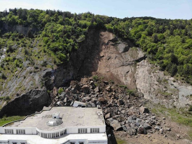 Samsun’da Heyelan: Dağ Akıp Geldi