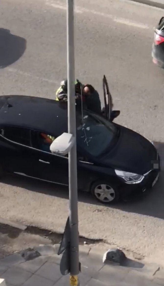 İ̇stanbul’da Motosikletli Magandalar Trafikte Dehşeti Yaşattı: Yol Verme Yüzünden Sürücüyü Dövdüler