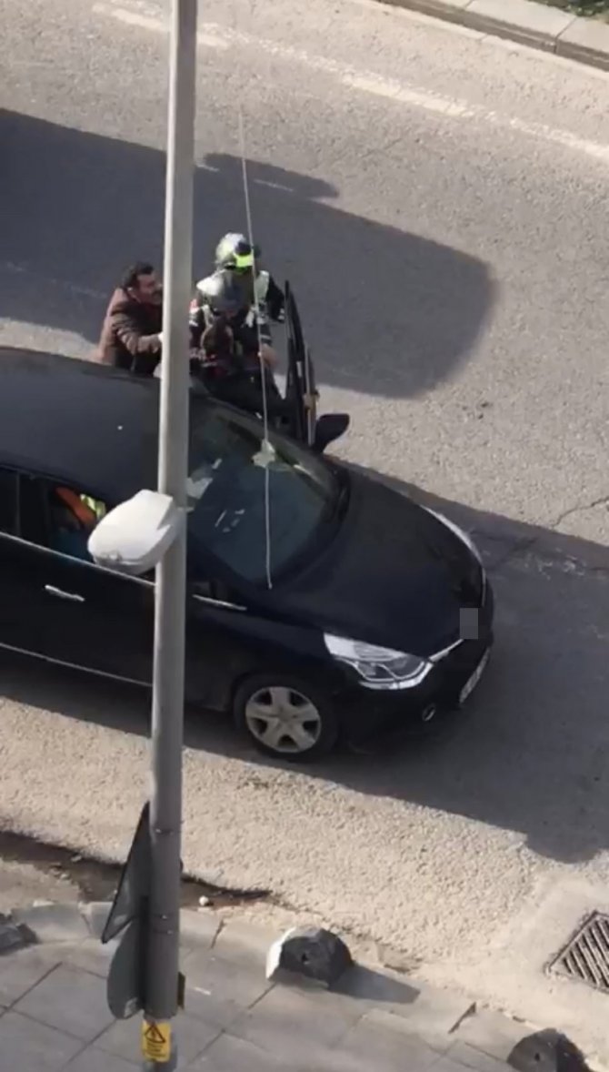 İ̇stanbul’da Motosikletli Magandalar Trafikte Dehşeti Yaşattı: Yol Verme Yüzünden Sürücüyü Dövdüler
