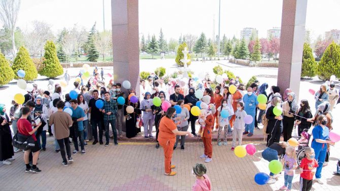 Balonlar, Primer İmmün Yetmezliğine Dikkat Çekmek İçin Gökyüzünde