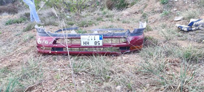 Otomobil Yoldan Çıktı 1 Ölü 3 Yaralı