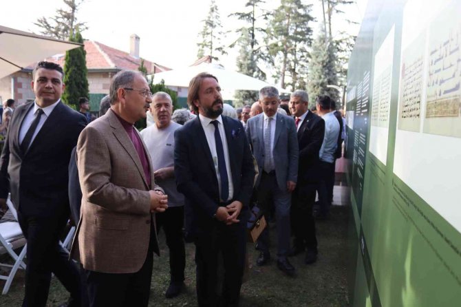 Asırlık Kur’an-ı Kerimlerin Tıpkıbasımları Talas’ta Sergileniyor