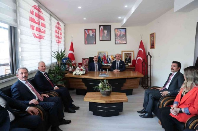 Bakan Muş’tan Üniversite Arkadaşı Mhp İ̇l Başkanı Garip’e Ziyaret