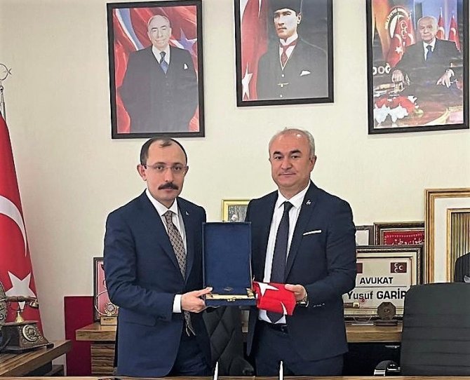 Bakan Muş’tan Üniversite Arkadaşı Mhp İ̇l Başkanı Garip’e Ziyaret
