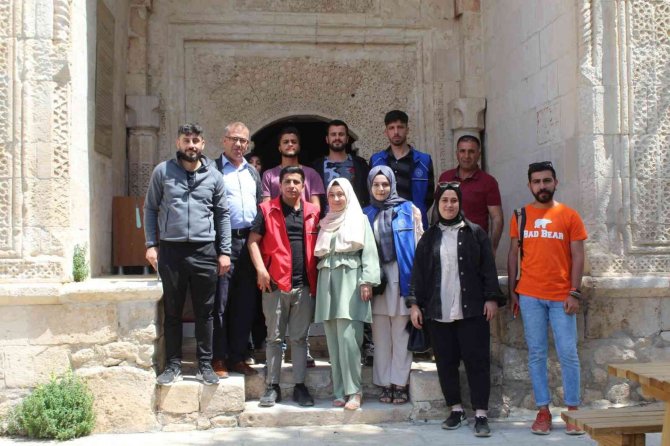 Üniversite Öğrencileri Çemişgezek İlçesini Gezdi