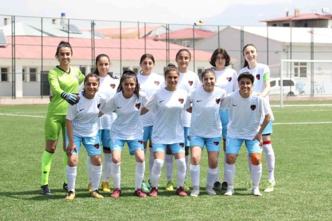 Büyükşehir Belediyesi Kadın Futbol Takımı Yoluna Kayıpsız Devam Ediyor