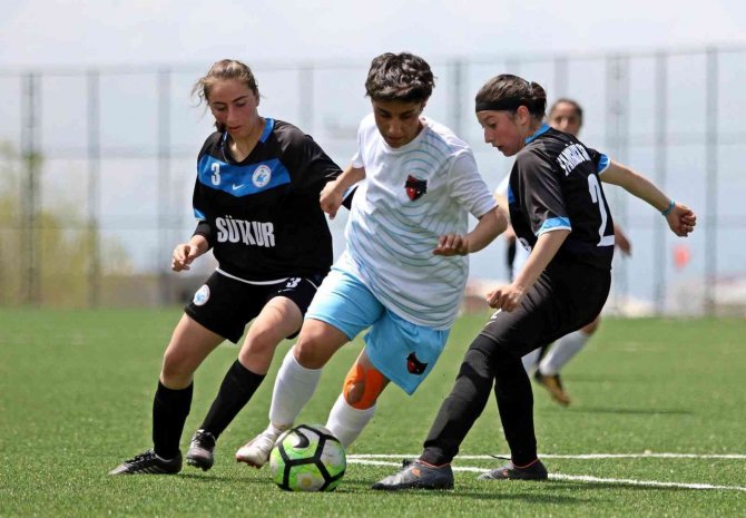 Büyükşehir Belediyesi Kadın Futbol Takımı Yoluna Kayıpsız Devam Ediyor