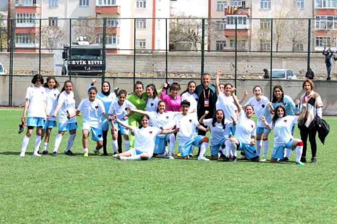 Büyükşehir Belediyesi Kadın Futbol Takımı Yoluna Kayıpsız Devam Ediyor