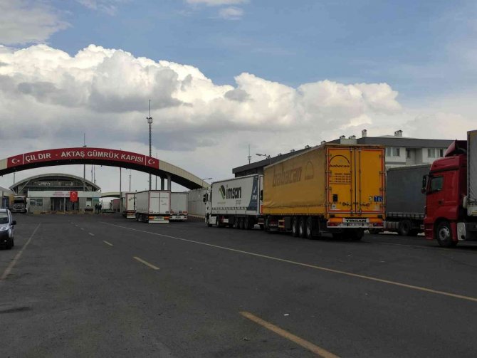 Aktaş Gümrük Kapısında Tır Yoğunluğu