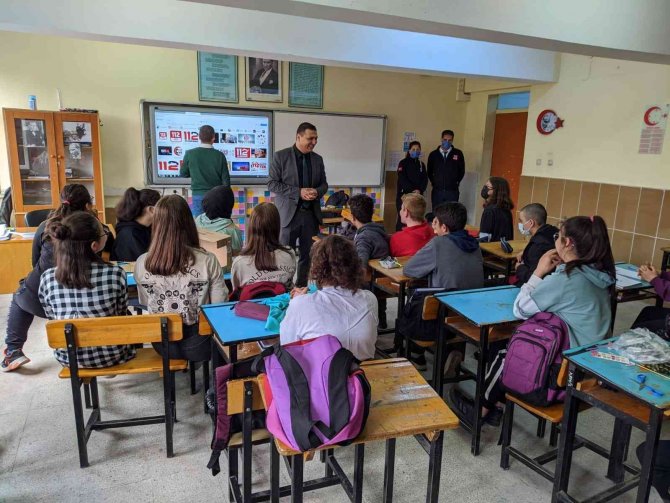 Uşak 112 Acil Çağrı Merkezi Okullarda Eğitim Veriyor