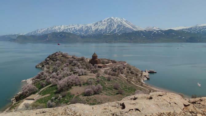 Akdamar Adası’nı 4 Ayda 26 Bin 380 Kişi Ziyaret Etti