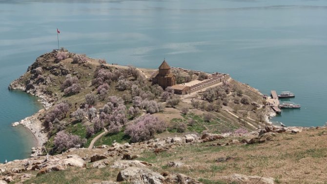 Akdamar Adası’nı 4 Ayda 26 Bin 380 Kişi Ziyaret Etti