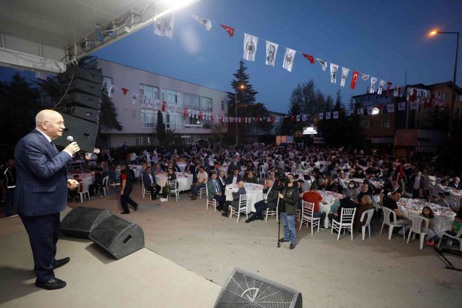Önce Mahallede İftar, Sonra Parkta Sohbet