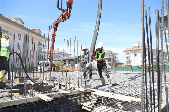 18 Farklı Spor Branşını Barındıran Oba Kapalı Spor Kompleksi Hızla Yükseliyor