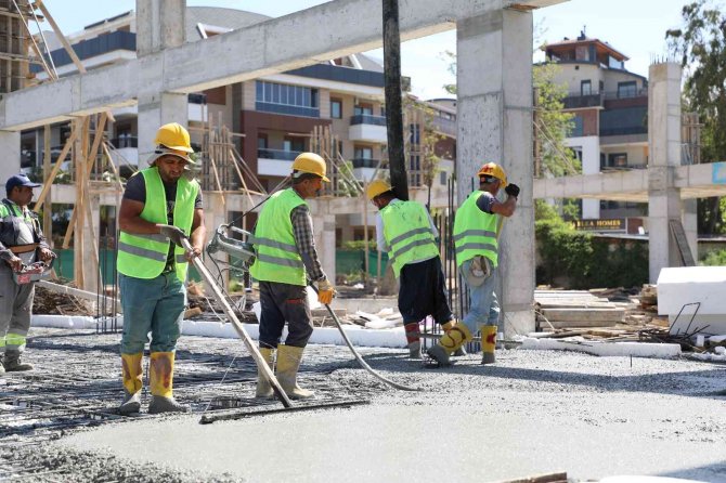 18 Farklı Spor Branşını Barındıran Oba Kapalı Spor Kompleksi Hızla Yükseliyor