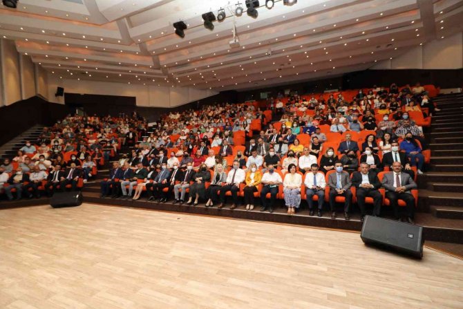 Aü’de Erken Bayramlaşma