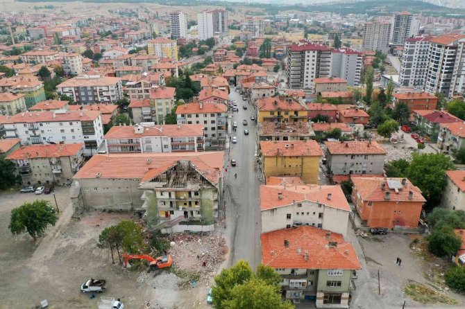 Altındağ’da 3 Yılda Yaklaşık 4 Bin 500 Metruk Yapı Yıkıldı