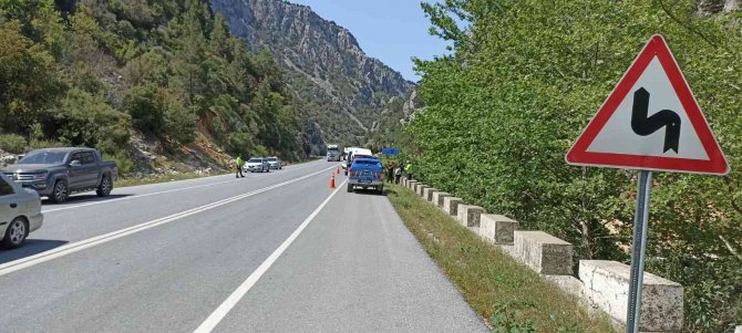Antalya’da Trafik Kazası; 3 Yaralı