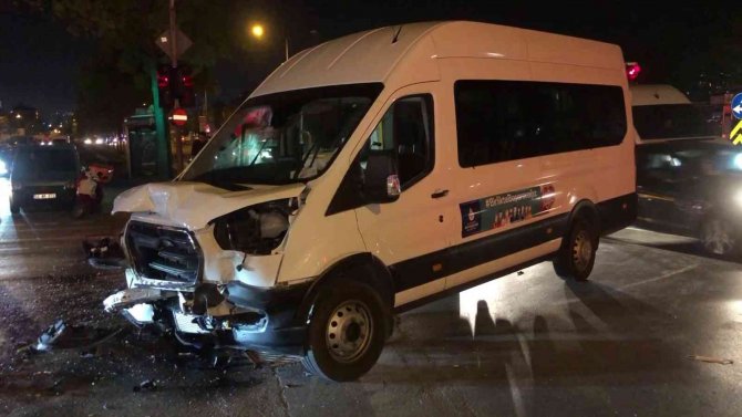 Polisten Kaçan Sürücü Kaza Yapınca Yakalandı, Kazada 2 Kişi Yaralandı