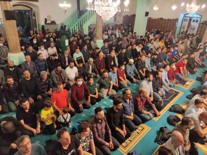 Burdur’da Kadir Gecesinde Sakal-ı Şerif Ziyareti