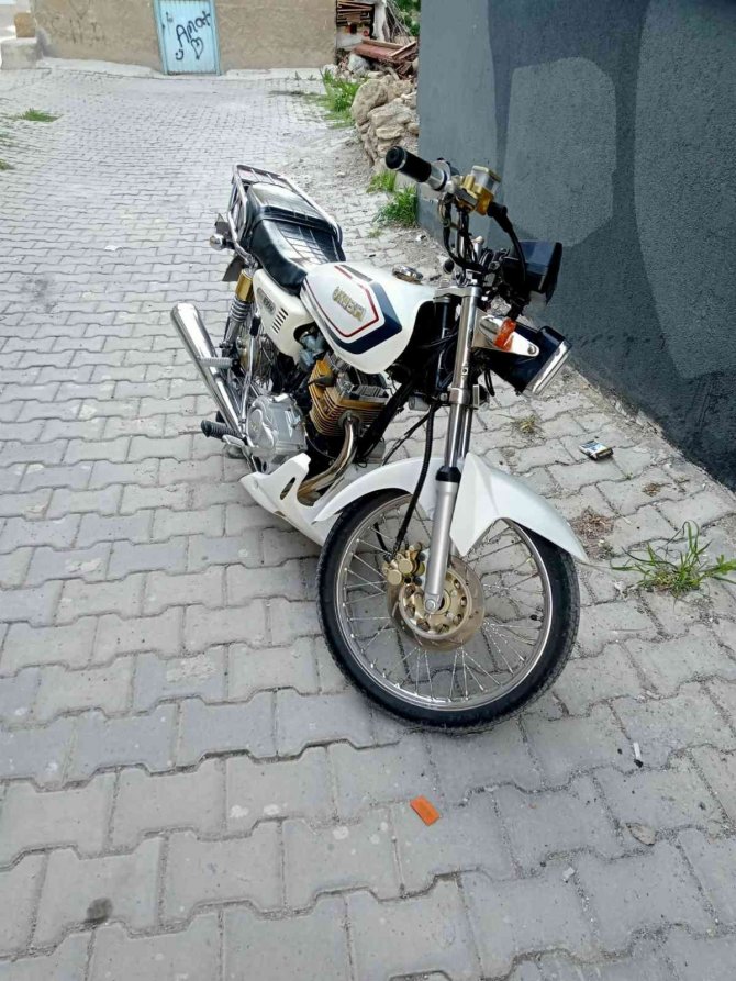 Çaldığı Motosiklete Yakıt Almak İsteyince Yakalandı