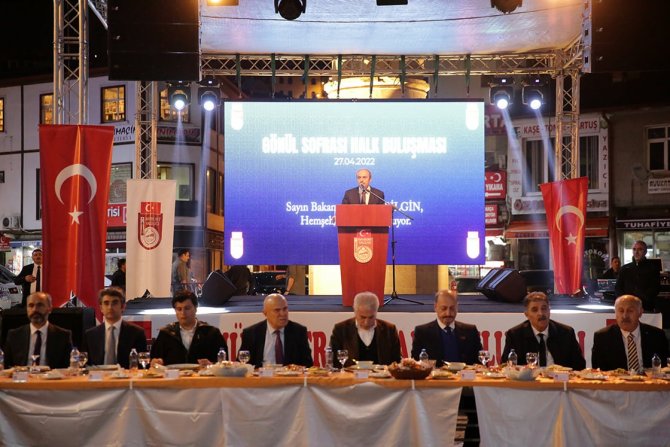 Bakan Bilgin İftarda Bin 500 Kişilik Gönül Sofrasına Konuk Oldu