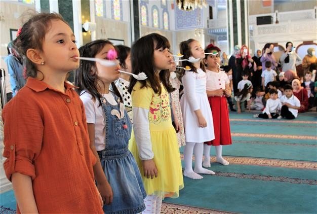 Çocuklar Camide Hem Eğlendi Hem Öğrendi