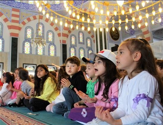 Çocuklar Camide Hem Eğlendi Hem Öğrendi