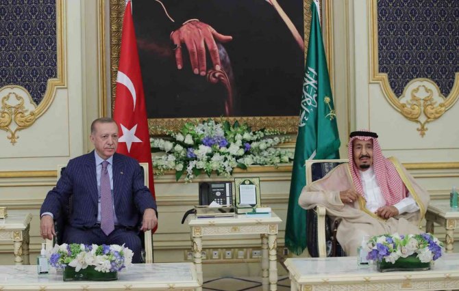 Cumhurbaşkanı Erdoğan, Suudi Arabistan Kralı Abdülaziz İle Bir Araya Geldi