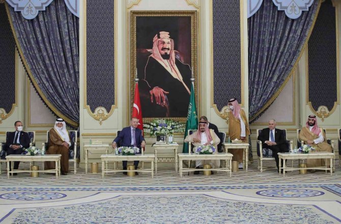 Cumhurbaşkanı Erdoğan, Suudi Arabistan Kralı Abdülaziz İle Bir Araya Geldi