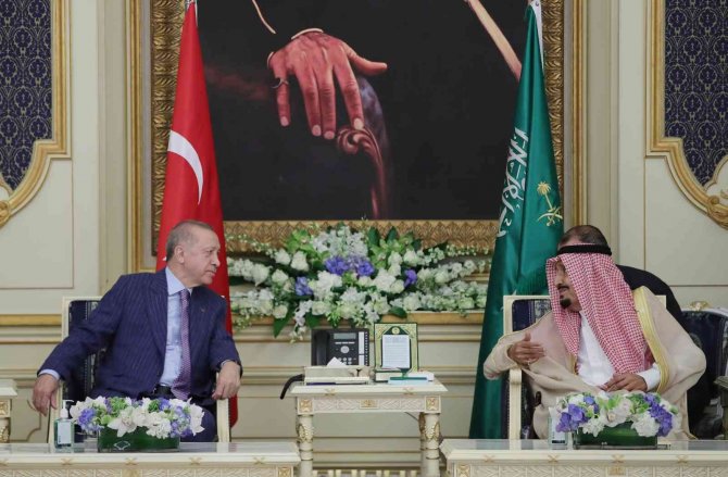 Cumhurbaşkanı Erdoğan, Suudi Arabistan Kralı Abdülaziz İle Bir Araya Geldi