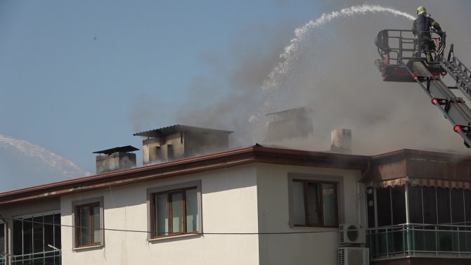 Tadilat Yapalım Derken Apartmanın Çatısını Yaktılar