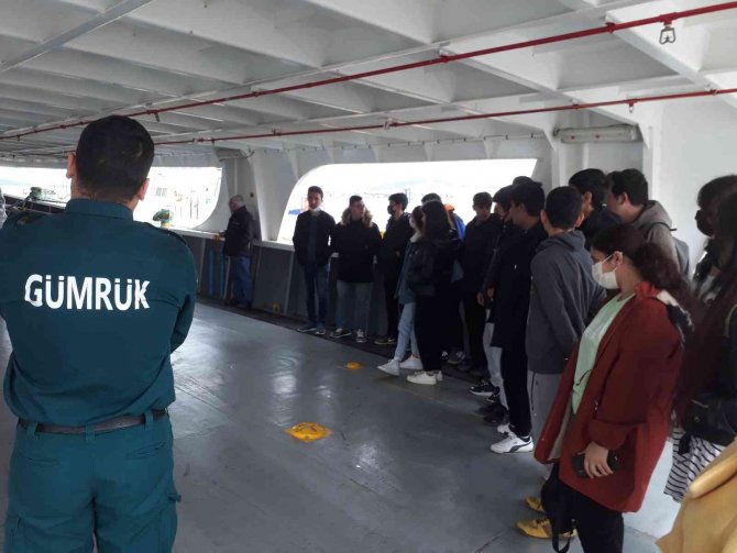 Dış Ticaret Öğrencileri Ayvalık Hudut Kapısında