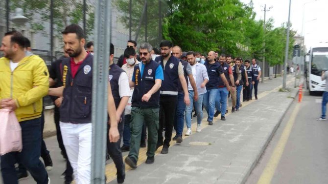 Diyarbakır’da ’Yasa Dışı’ Bahis Operasyonu: 16 Kişi Adliyeye Çıkartıldı
