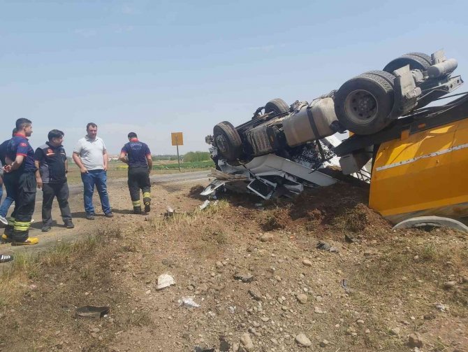 Kamyon Sürücüsü Hurdaya Dönen Araçtan Burnu Bile Kanamadan Çıktı