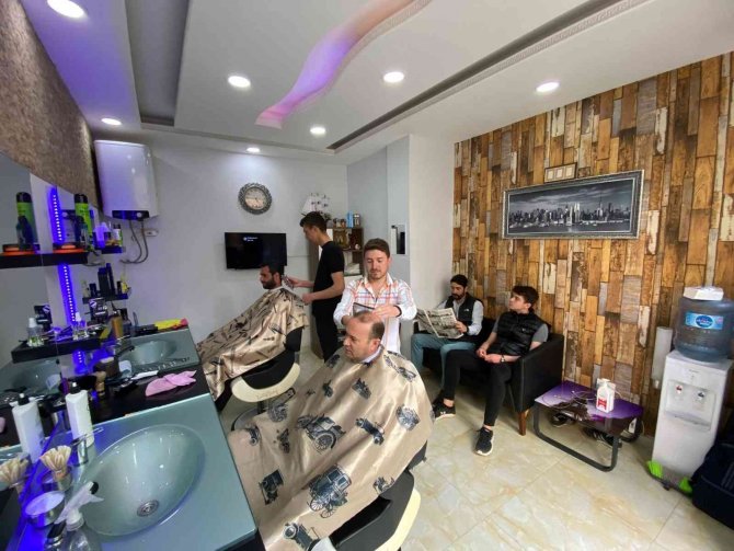 Erdekli Berberlerin Yoğun Bayram Mesaisi