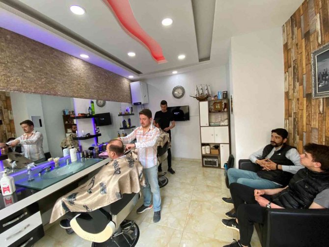 Erdekli Berberlerin Yoğun Bayram Mesaisi