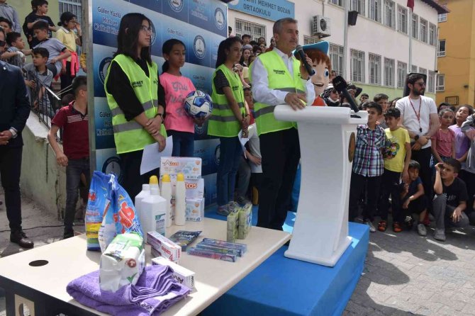 Evinin Önünü Temiz Tutana Hijyen Seti Hediye