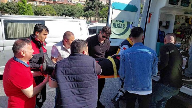 Yunus Timi İle Ticari Araç Çarpıştı: 2 Polis Yaralı