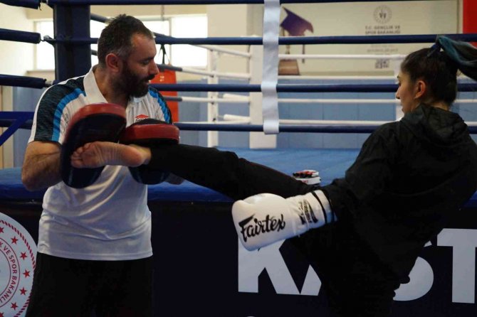 Şampiyon Sporcu Dünya Şampiyonluğu İçin Sahura Kadar Çalışıyor