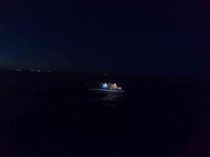 İ̇zmir Açıklarında 60 Düzensiz Göçmen Kurtarıldı