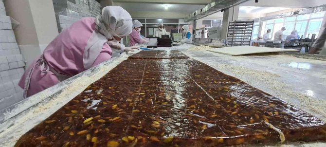 Bayram Öncesi Çikolata Ve Şekerin Tahtını Lokum Aldı