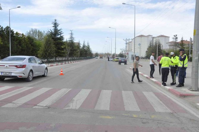 Karaman’da Sivil Askeri Aracın Çarptığı Yaya Ağır Yaralanandı